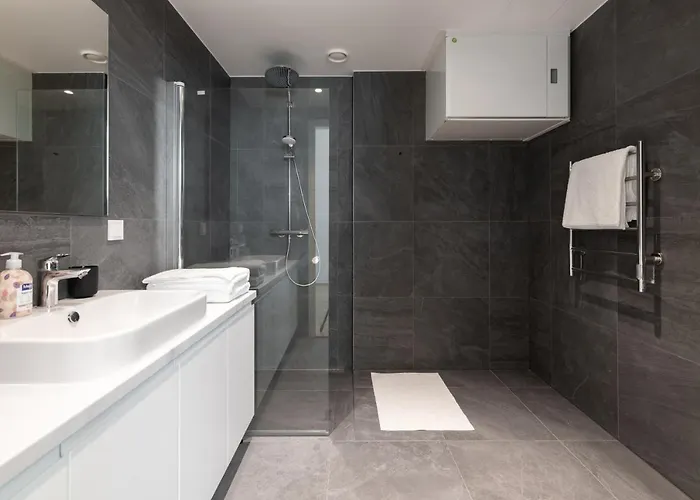 4bdr Modern And Stylish Near Kadriorg With Free Parking Tallinn