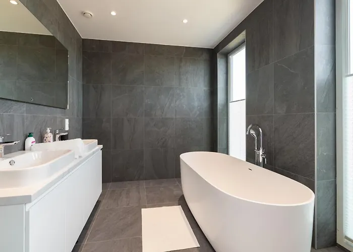 Апартаменты 4bdr Modern And Stylish Near Kadriorg With Free Parking *