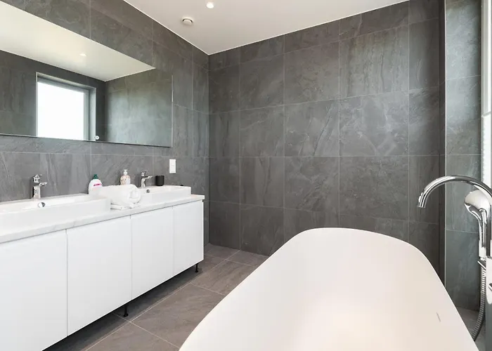 Апартаменты 4bdr Modern And Stylish Near Kadriorg With Free Parking *