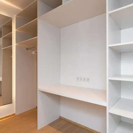 Lejlighed 4bdr Modern And Stylish Near Kadriorg With Free Parking Tallinn