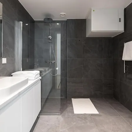 4bdr Modern And Stylish Near Kadriorg With Free Parking טאלין